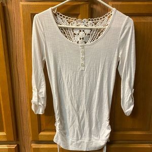 White 3/4 length sleeve shirt